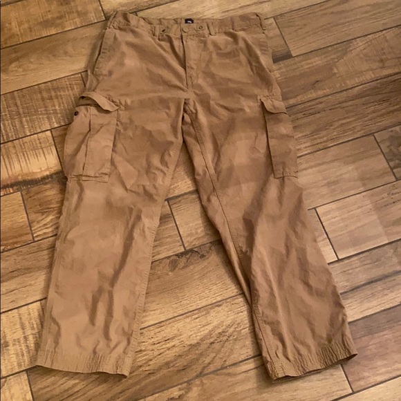 Men’s Gap Khaki Cargo Pants